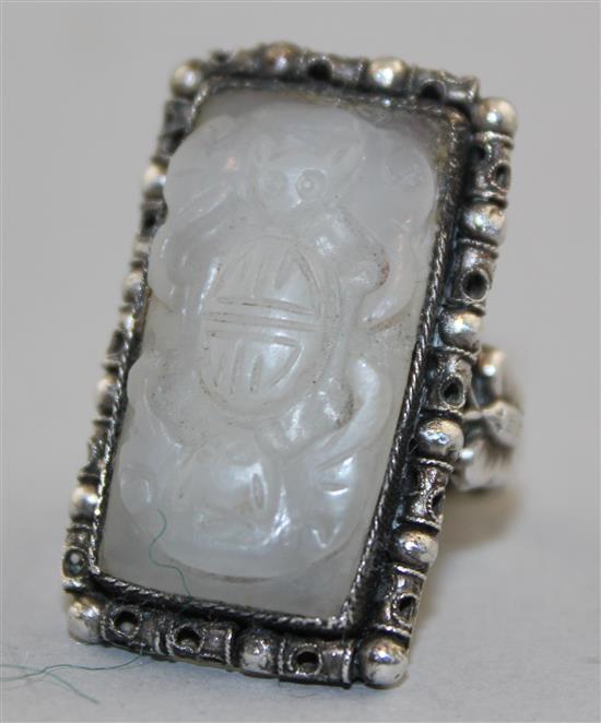 A Chinese silver mounted white jade ring, early 20th century, total width 3.1cm